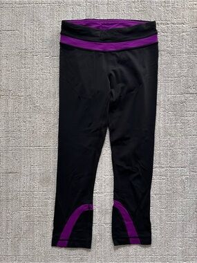 Lululemon black & purple 23” cropped leggings